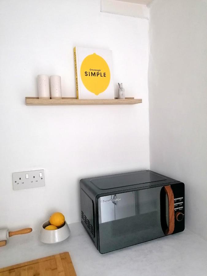 Unique City Centre House With Log Burner & Courtyard NWI Kültér fotó
